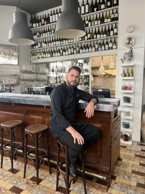 Nouveau chef au Café de la Paix