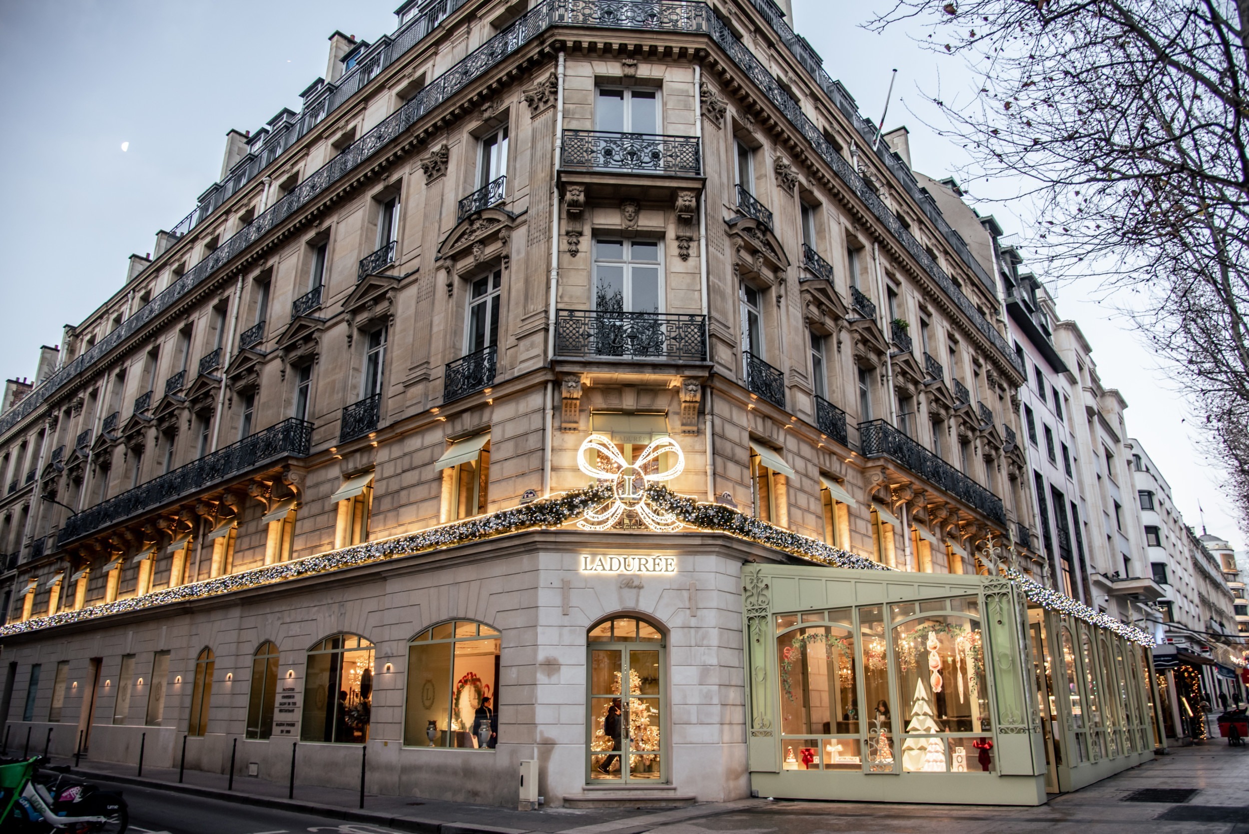 Laduree Champs Elysees Hadrien Favreau Photographie Facade