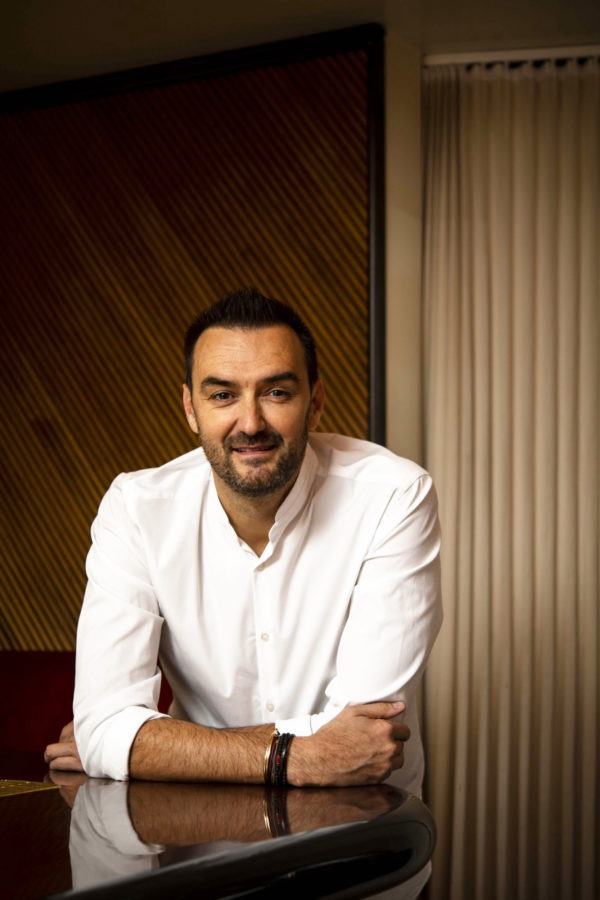 Cyril Lignac arrive à Dubaï