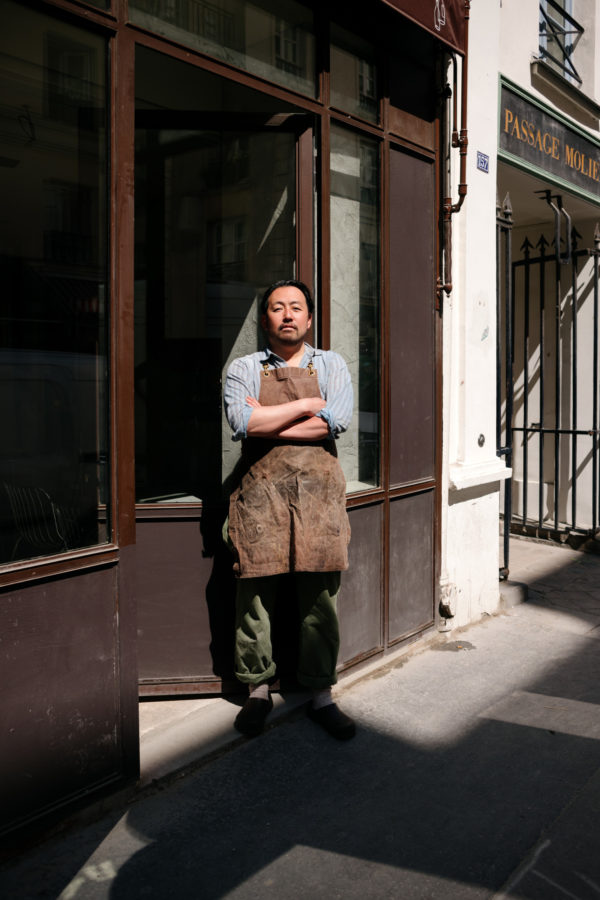 Masahide Ikuta arrive au Bánh Mì