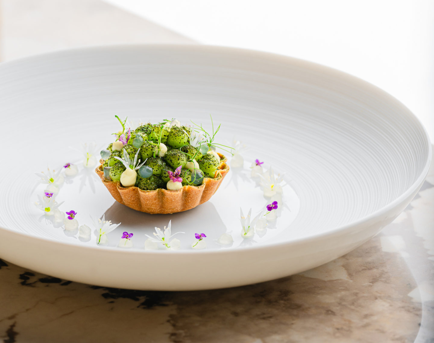 Tartelette concombre grta osmosé soja blanc, fromage frais aux herbes l'aparté armel bedouet