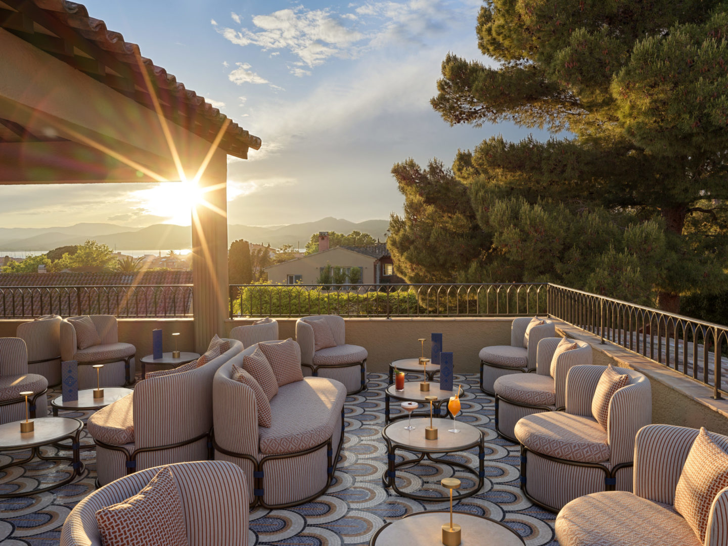 Sky bar hotel byblos saint tropez ©stephan julliard (3)