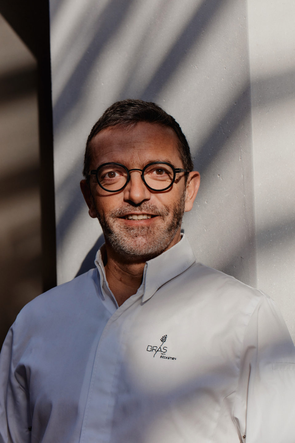 Sebastien bras credit photo complet bourse de commerce pinault collection maxime tetard