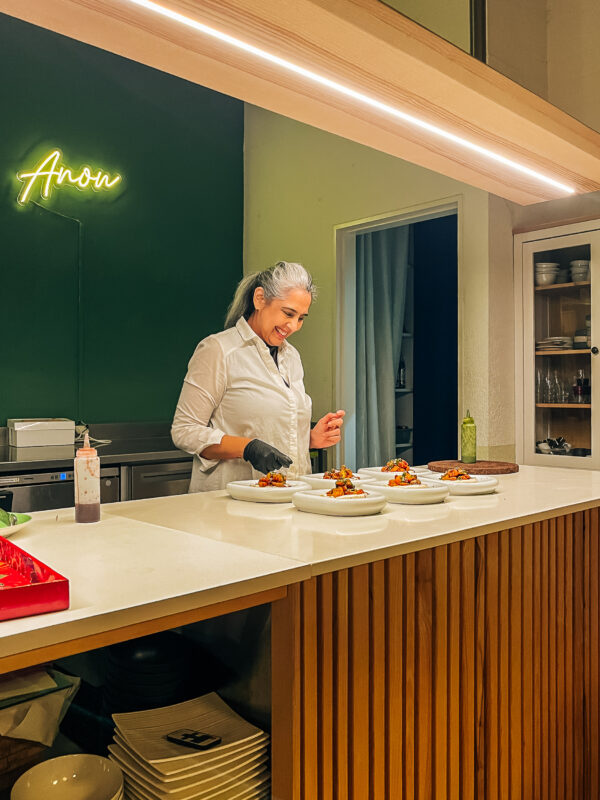 Anou, la table comme une invitation