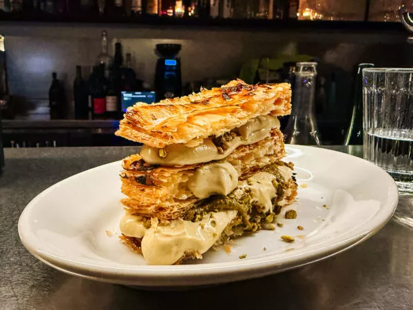 Le millefeuille envoûtant du Bombar