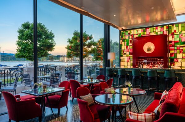 At Woodward’s, the bar comes to the table