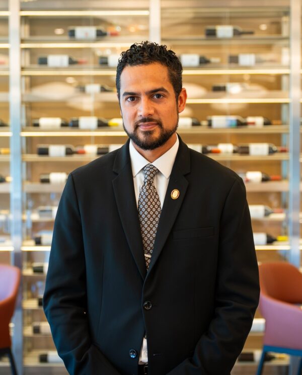 Reza Nahaboo rejoint le cercle très fermé des Master Sommeliers