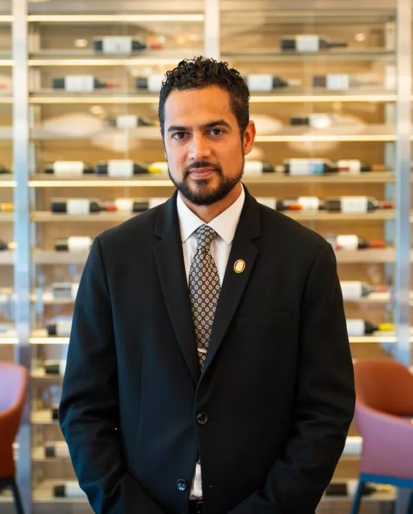 Reza Nahaboo rejoint le cercle très fermé des Master Sommeliers