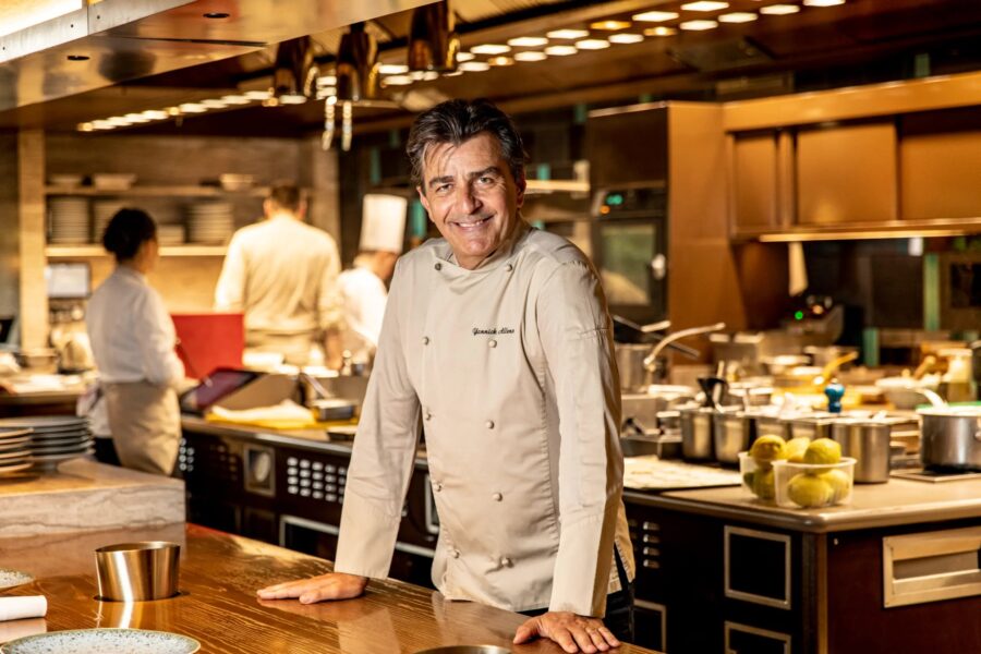6748506c8bb25c5b48dfd2f8 portrait chef YA