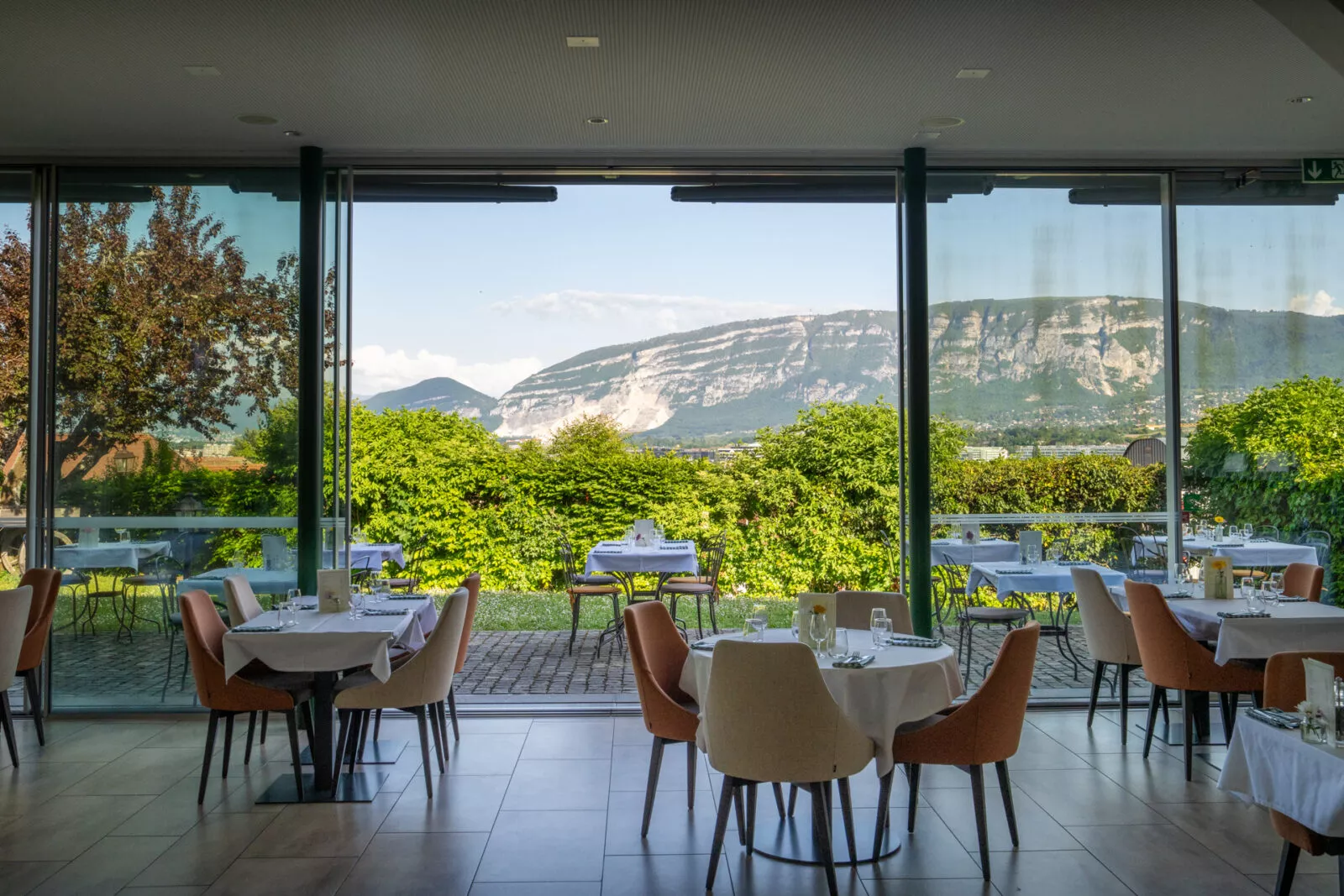 In Confignon, four winemakers sit down to dinner